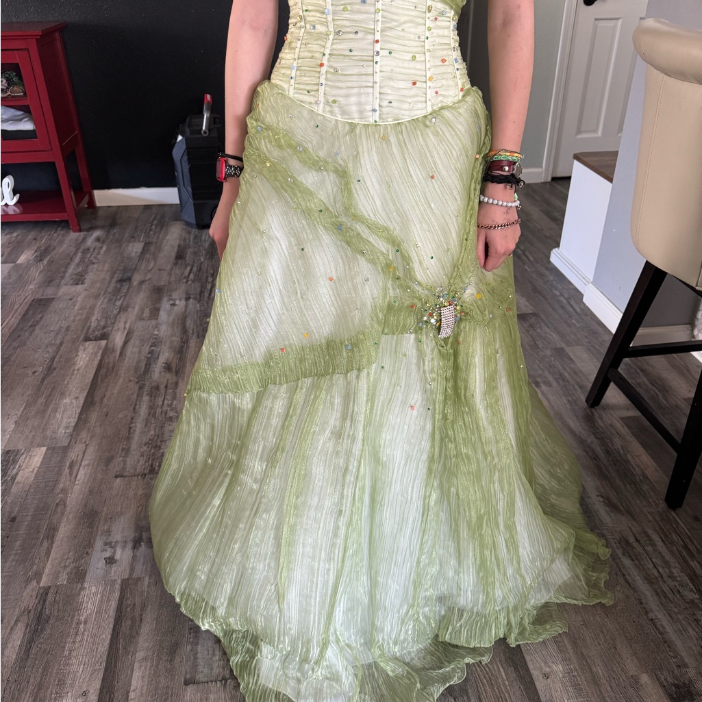 Elegant Green Strapless Gown